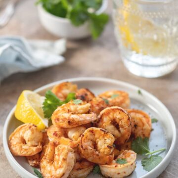 Blackened Shrimp seasoned with a spicy balanced blackening seasoning that adds a perfect taste to the shrimp. An easy to make shrimp dinner.