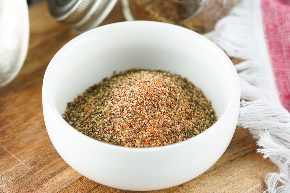 bowl of dry rub for country style pork ribs